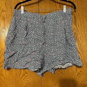 Women's Navy and White Floral Patterned Flowy Shorts